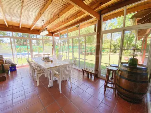 Casa en Venta con 3 cocheras