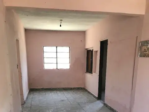 Casa 7 ambientes con 1 baño