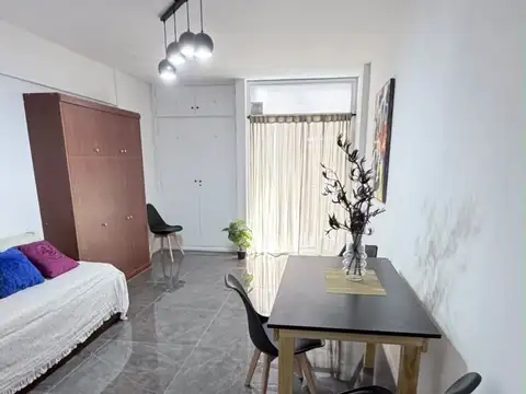 Venta Departamento 1 ambiente con Balcón a la Calle. Zona Torreón