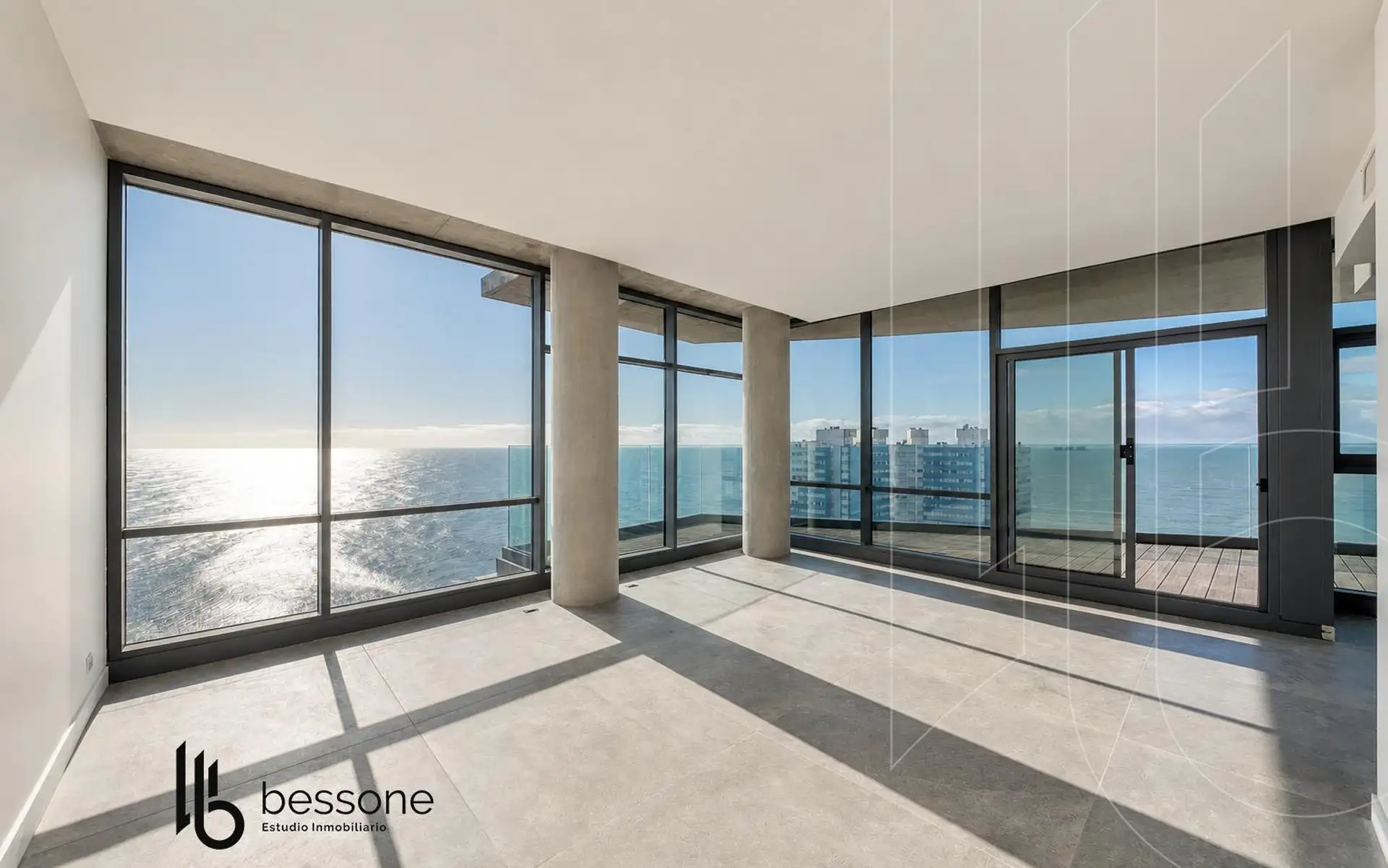 Depto 3 amb, 136m² con balcón aterrazado y piscina — Varese