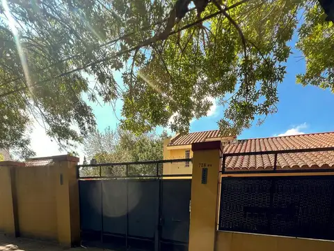 Casa 4 habitaciones y piscina, Venezuela 728 bis, Fisherton, Rosario