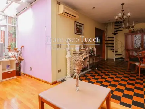 Casa en Venta con 3 cocheras