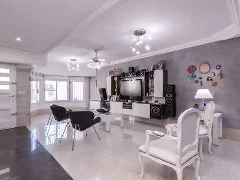 Casa en Venta con 4 cocheras