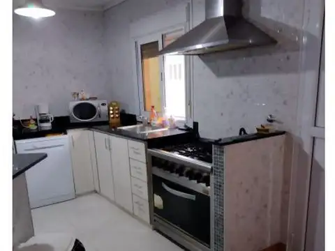 Casa en Venta con 4 cocheras