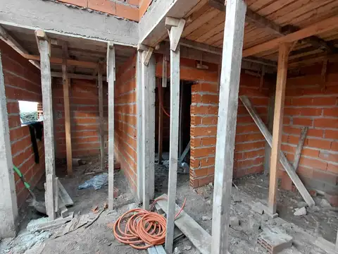 Casa 4 ambientes con 1 baño