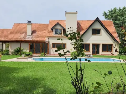 Casa 5 ambientes con 3 baños