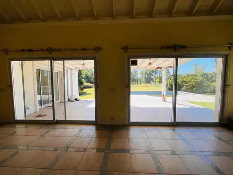 Casa 4 ambientes con 3 baños