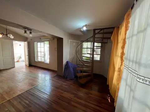 Casa 8 ambientes con 3 baños