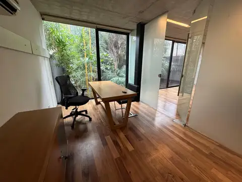 Oficina 20 ambientes con 8 baños