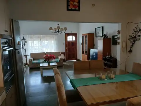 Casa 5 ambientes con 1 baño