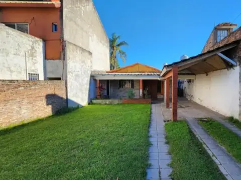 CASA 4 AMBIENTES VENTA GARAGE/JARDIN, MARMOL