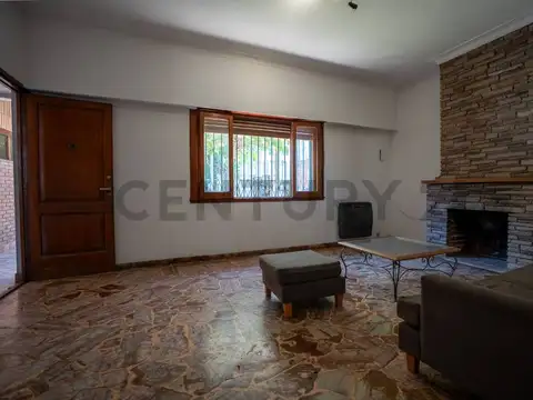 Casa 6 ambientes con 2 baños