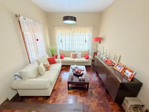 Casa en Venta con 3 cocheras