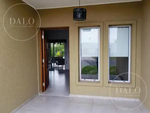 Casa 5 ambientes en Venta en San Ramon, Pilar del Este
