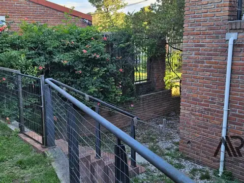 Casa en venta c/ cochera en Piriápolis