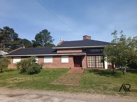 Casa en venta c/ cochera en Piriápolis