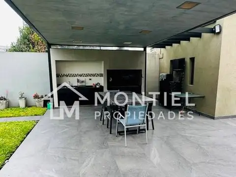Casa 5 ambientes con 5 baños