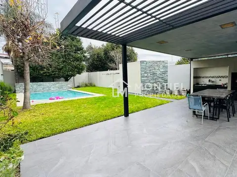 Casa Chalet  en Venta en El Palomar, Morón, G.B.A. Zona Oeste