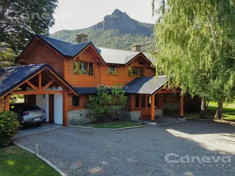 Arelauquen-Casa sobre cancha de golf