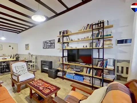 VENTA CASA 4 AMBIENTES EN FLORES APTO CREDITO