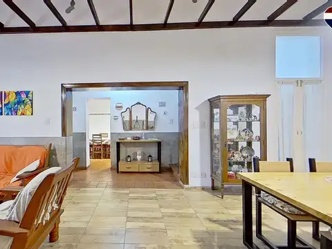 Casa 4 ambientes con 2 baños