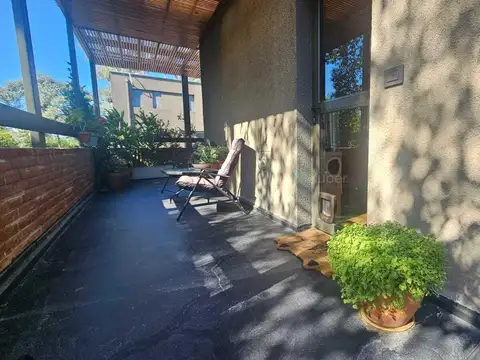 Duplex con balcón terraza, pileta y cochera
