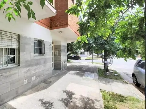 DEPARTAMENTO DE 3 AMBIENTES CON BALCÓN EXCELENTE ESTADO