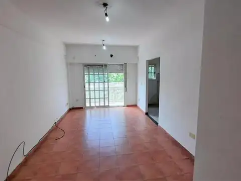 DEPARTAMENTO DE 3 AMBIENTES CON BALCÓN EXCELENTE ESTADO