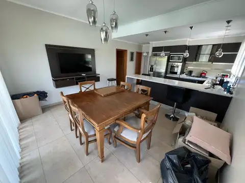 Casa en Alquiler en Berazategui, USD 2.800