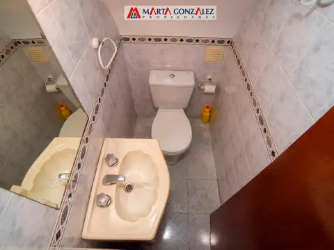 Casa 4 ambientes con 2 baños