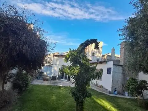 CASA EN BARRIO SUR. CON QUINCHO Y PATIO