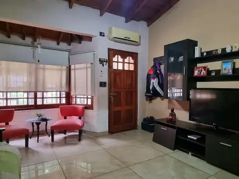 CASA 2 DORMITORIOS VENTA BANFIELD APTA CRÉDITO