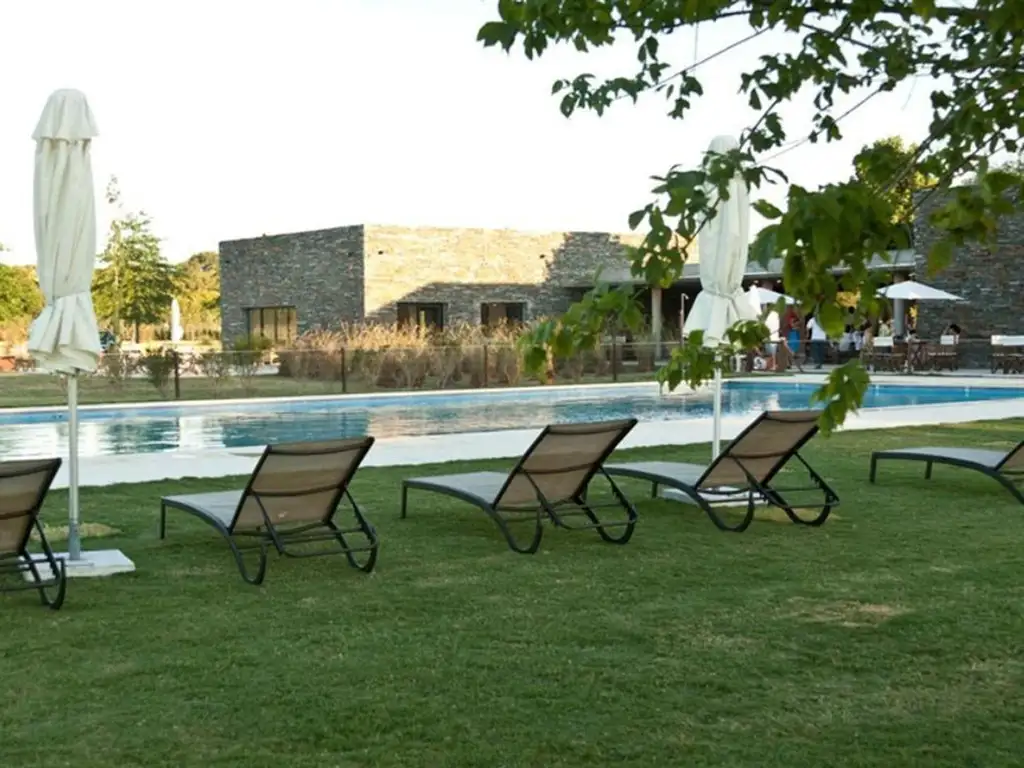 Terreno - 861  m² Total