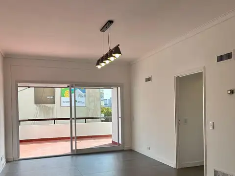 Venta de departamento de 4 ambientes - cochera - a la calle - San Luis 1700 - Centro - Mar del Plata