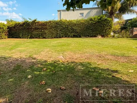 Lote de 377m² en venta en El Hornero