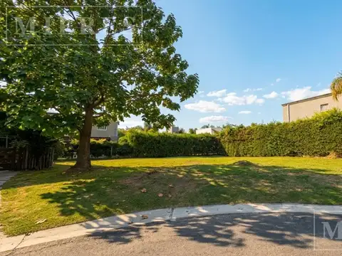 Lote de 377m² en venta en El Hornero