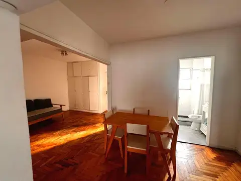 Laprida al 900 y Av. Cordoba. 8 piso, 2 ambientes amplios