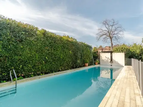 Casa en Alquiler con 1 cochera