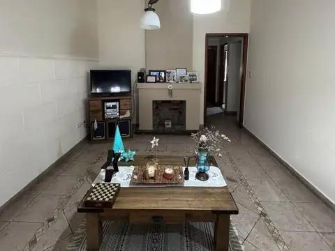 Casa 4 ambientes con 2 baños