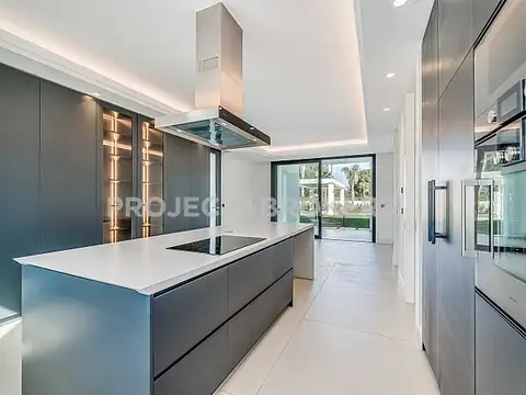 Casa en Venta en Los Pinguinos, USD 1.750.000