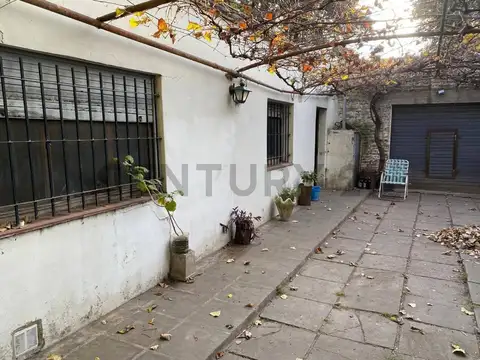 508 24 Y 25 - CASA EN VENTA - MANUEL B. GONNET - REFACCIONAR