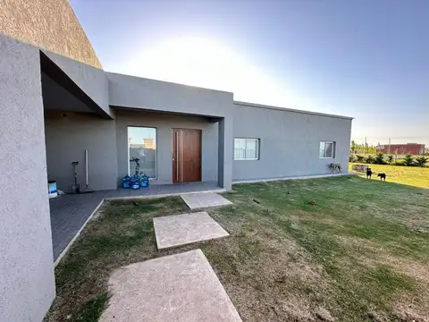 Casa en venta - 3 Dormitorios 3 Baños - 2.000Mts2 - San Andrés de Giles