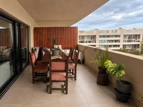 VENTA 2 AMBIENTES CON GRAN TERRAZA, PARRILLA Y COCHERA – VIVO TORTUGUITAS