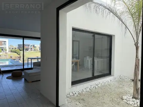 Casa en venta de 4 ambientes con pileta y salida al Río Luján en el Náutico Canal Villanueva, Tigre
