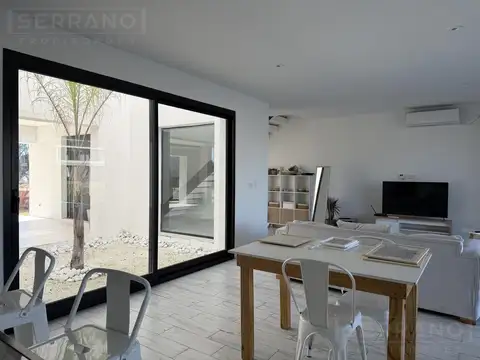 Casa 4 ambientes con 2 baños