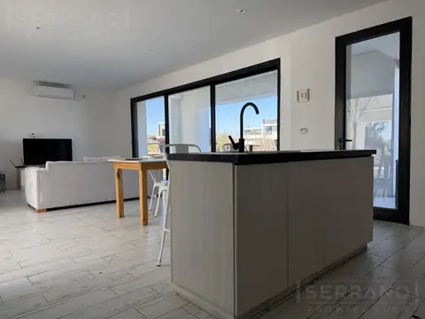 Casa en Venta con 4 cocheras