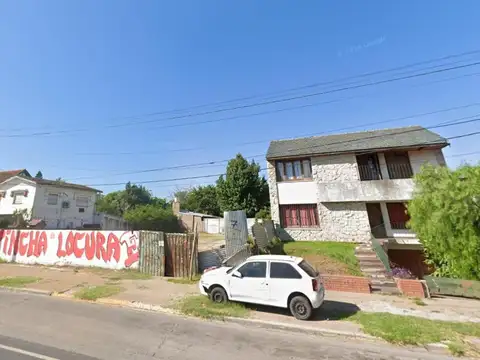 Camino Parque Centenario e/ 467 y 473