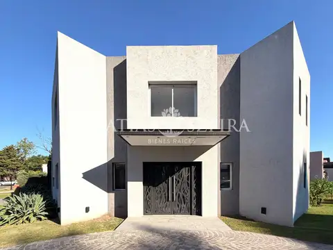 Casa 5 ambientes en venta Barrio Privado Astorga