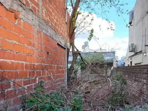 Casa a terminar al frente más departamento al fondo sobre lote de 8.66x26.50 m