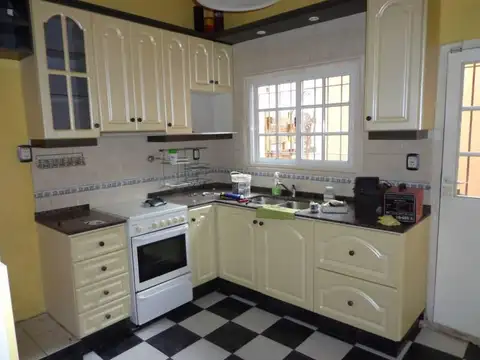 Casa 4 ambientes con 3 baños